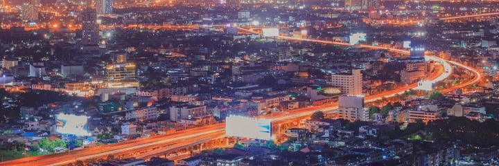 Data Mesh vs. Traditional Data Platform 
